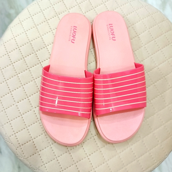 Shoes - Rubber slippers